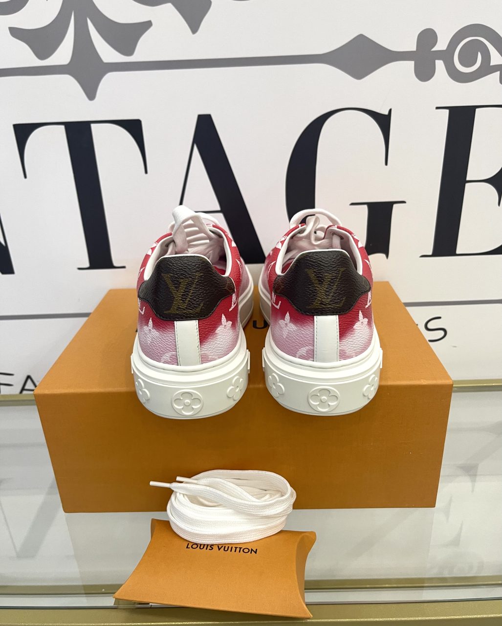 Sneaker Time Out Monogram red/pink Louis Vuitton